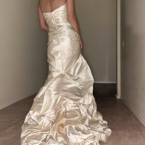 Winnie Couture, Ivory Sweetheart Neckline fishtail Wedding Gown, size S